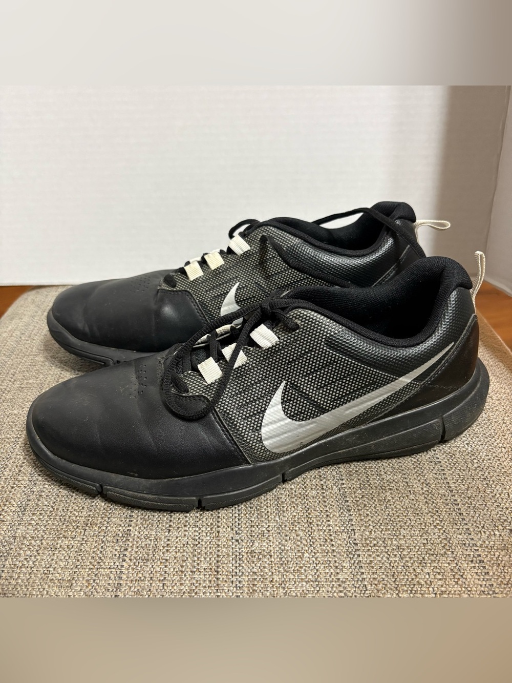 Nike Men’s Black and White Athletic Shoes with Silver Swoosh Size 8.5